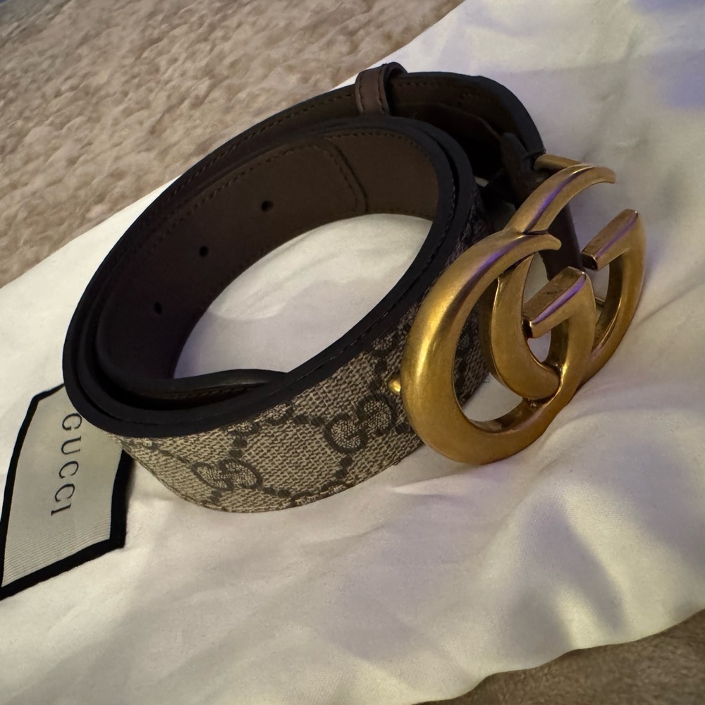 Womans GG Marmont thin belt.